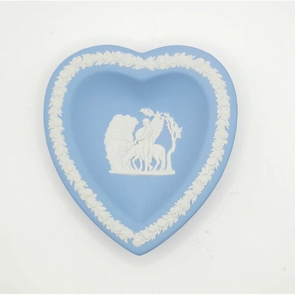 Wedgwood Heart Trinket Dish Blue & White Jasperware Made In England - Picture 1 of 8